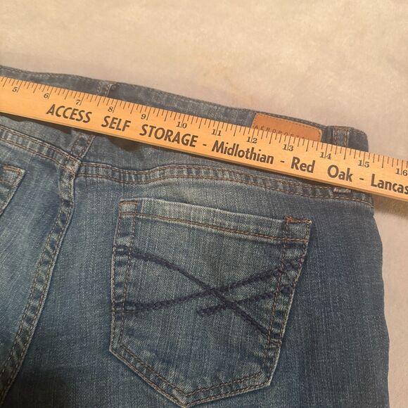 Aeropostale Shorts Womens 8 Midi Distressed Cuffed Midi stretch Denim - Picture 6 of 8